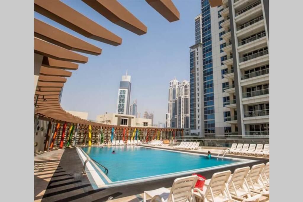 Higuests - Roomy Apt With Infinity Pool Close To Burj Khalifa Дубай Экстерьер фото